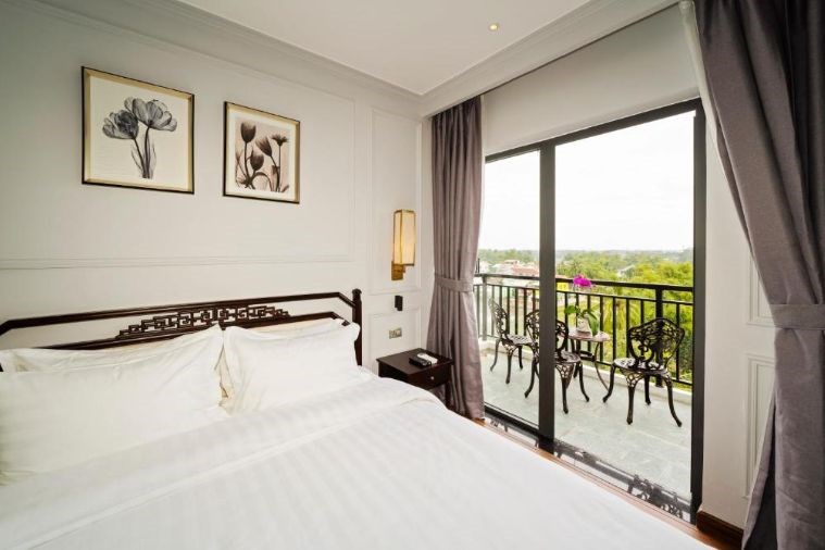 Phòng Executive River View Double with Balcony